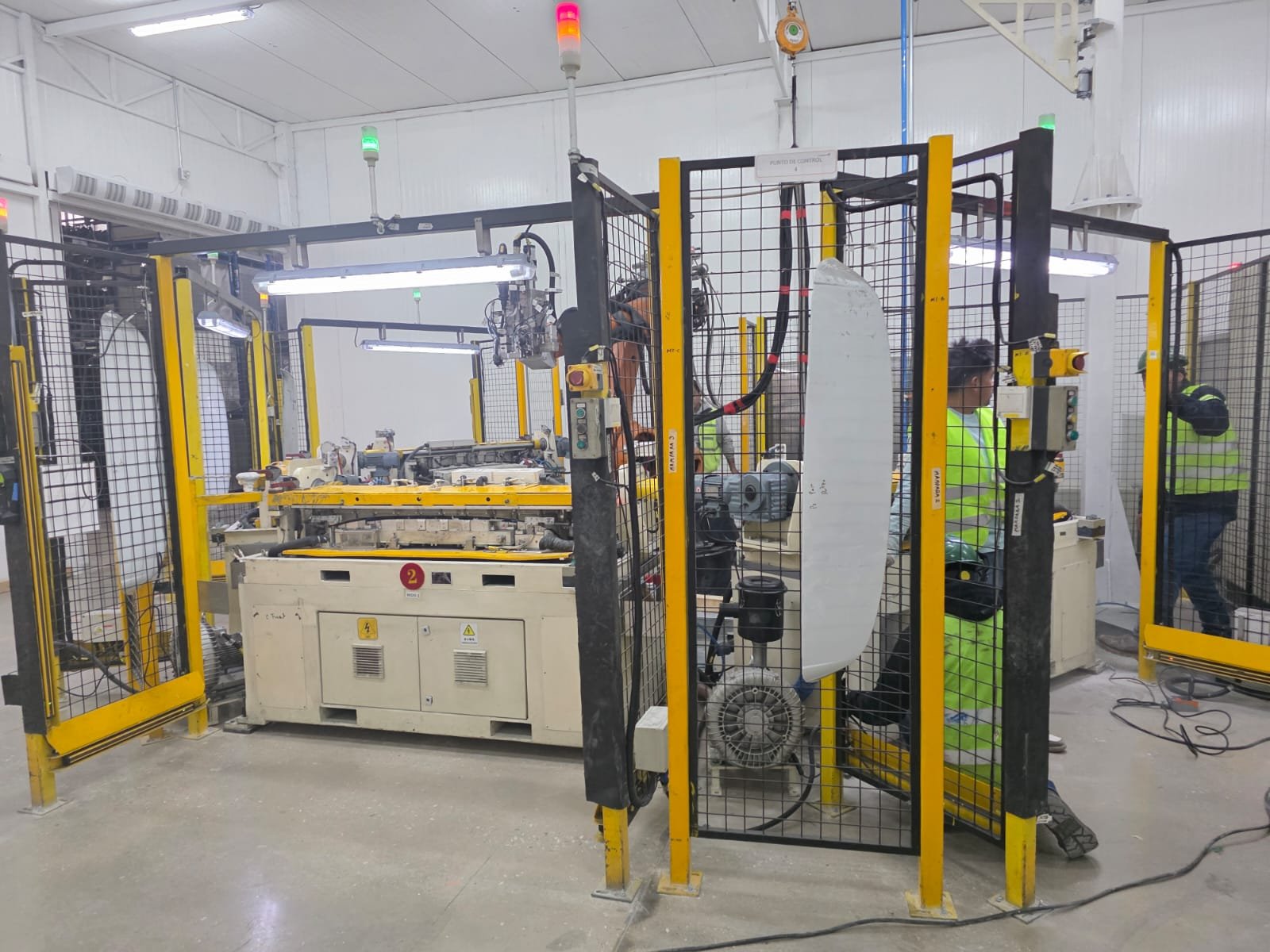 Celda robotizada instalada en planta